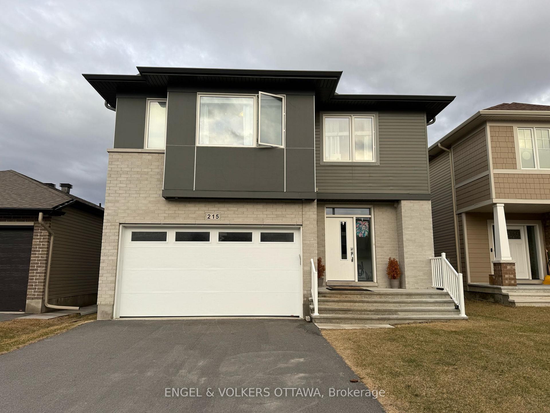 Photo 1 of 215 Condado Crescent, Ottawa, Kanata - Emerald Meadows/Trailwest — HOMEH
