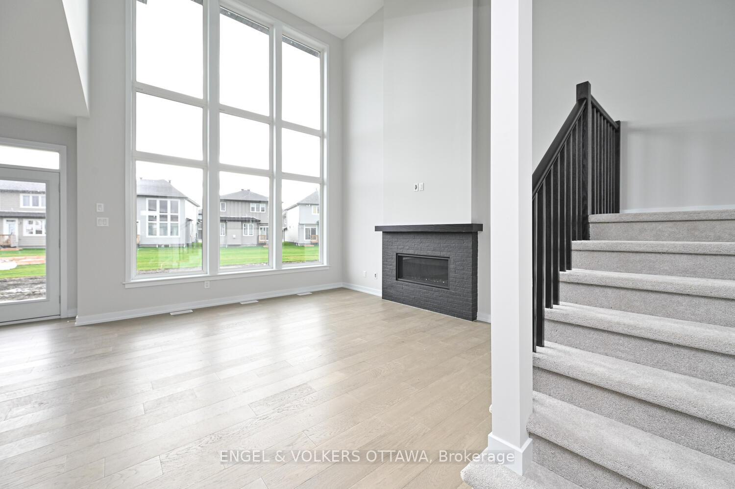 Photo 5 of 215 Condado Crescent, Ottawa, Kanata - Emerald Meadows/Trailwest — HOMEH