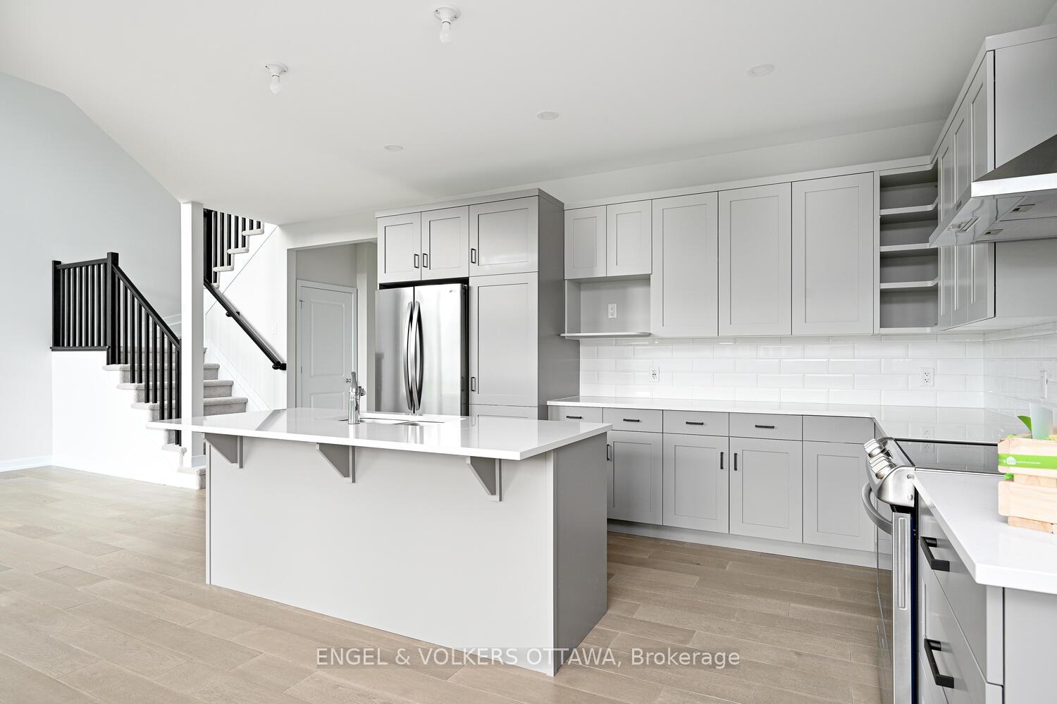 Photo 8 of 215 Condado Crescent, Ottawa, Kanata - Emerald Meadows/Trailwest — HOMEH