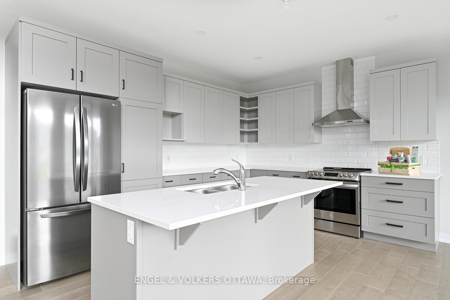 Photo 9 of 215 Condado Crescent, Ottawa, Kanata - Emerald Meadows/Trailwest — HOMEH