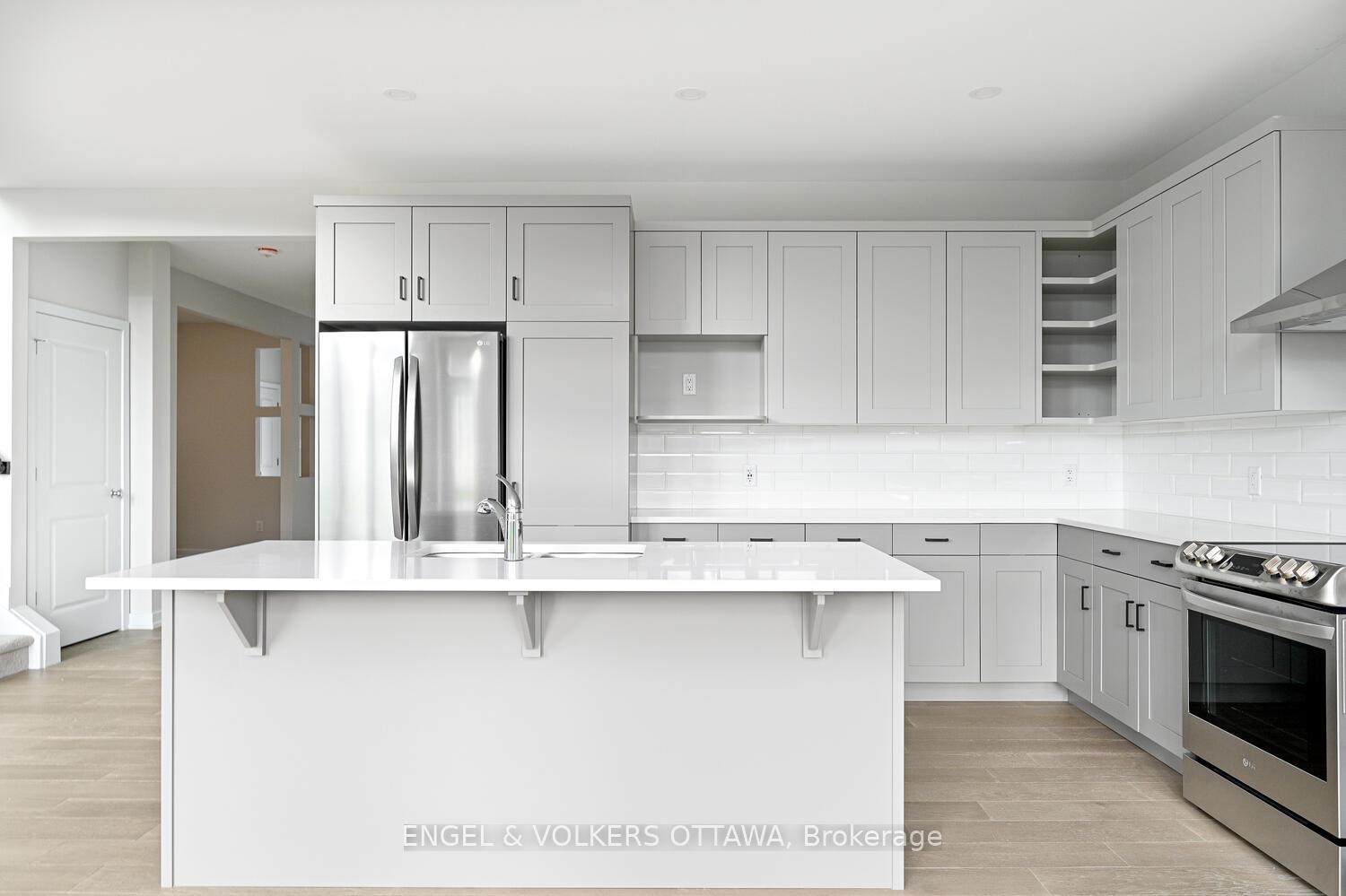 Photo 10 of 215 Condado Crescent, Ottawa, Kanata - Emerald Meadows/Trailwest — HOMEH