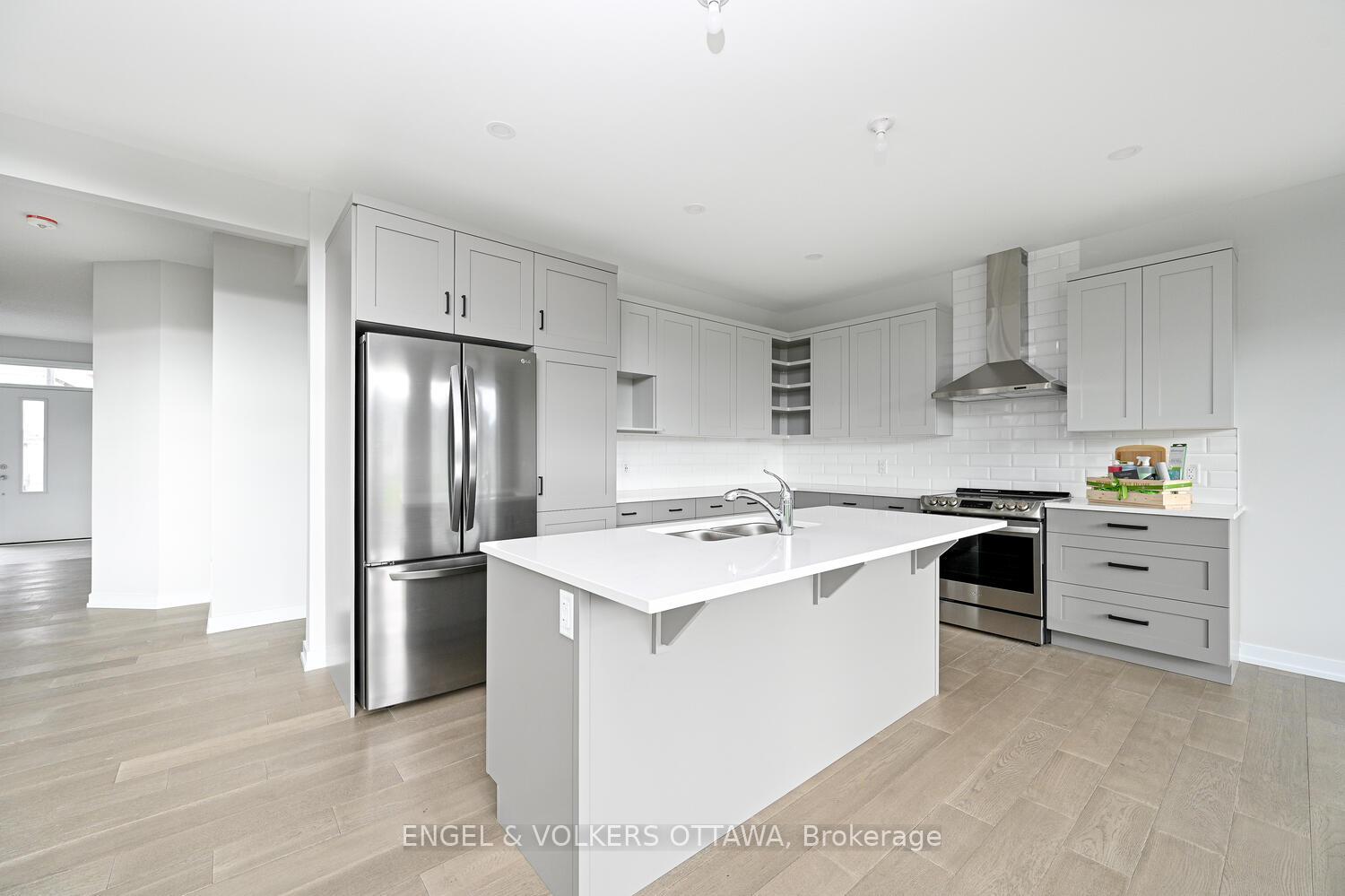 Photo 11 of 215 Condado Crescent, Ottawa, Kanata - Emerald Meadows/Trailwest — HOMEH