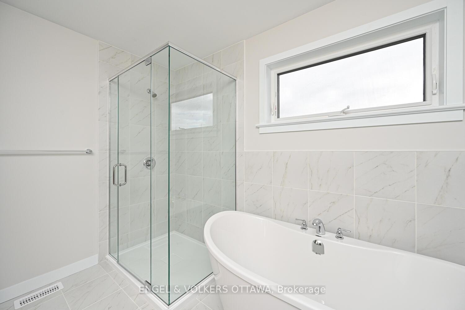 Photo 15 of 215 Condado Crescent, Ottawa, Kanata - Emerald Meadows/Trailwest — HOMEH