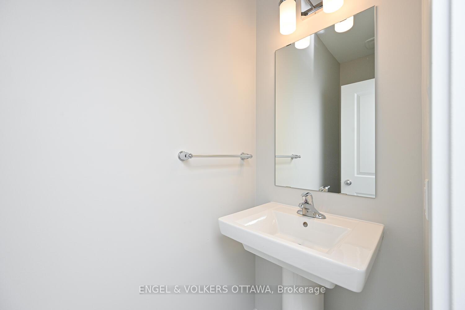 Photo 17 of 215 Condado Crescent, Ottawa, Kanata - Emerald Meadows/Trailwest — HOMEH
