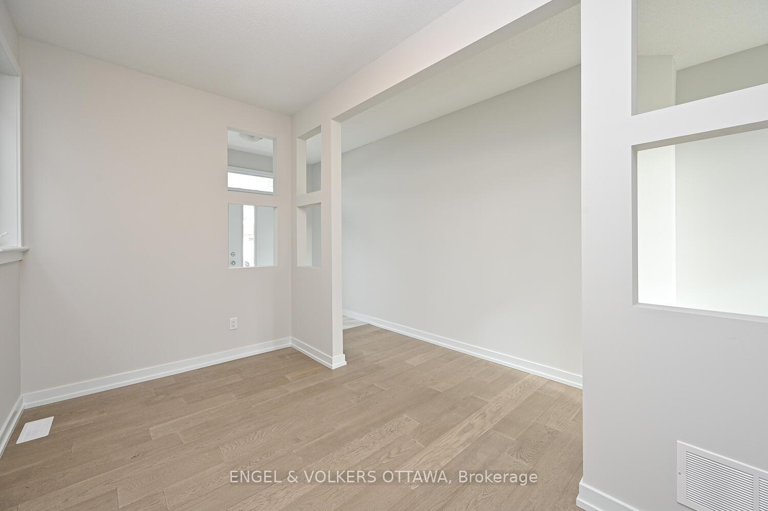 Photo 19 of 215 Condado Crescent, Ottawa, Kanata - Emerald Meadows/Trailwest — HOMEH