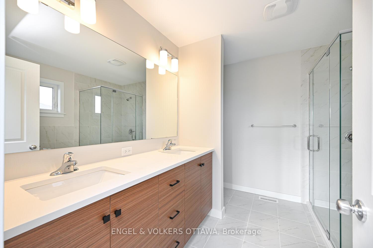 Photo 20 of 215 Condado Crescent, Ottawa, Kanata - Emerald Meadows/Trailwest — HOMEH