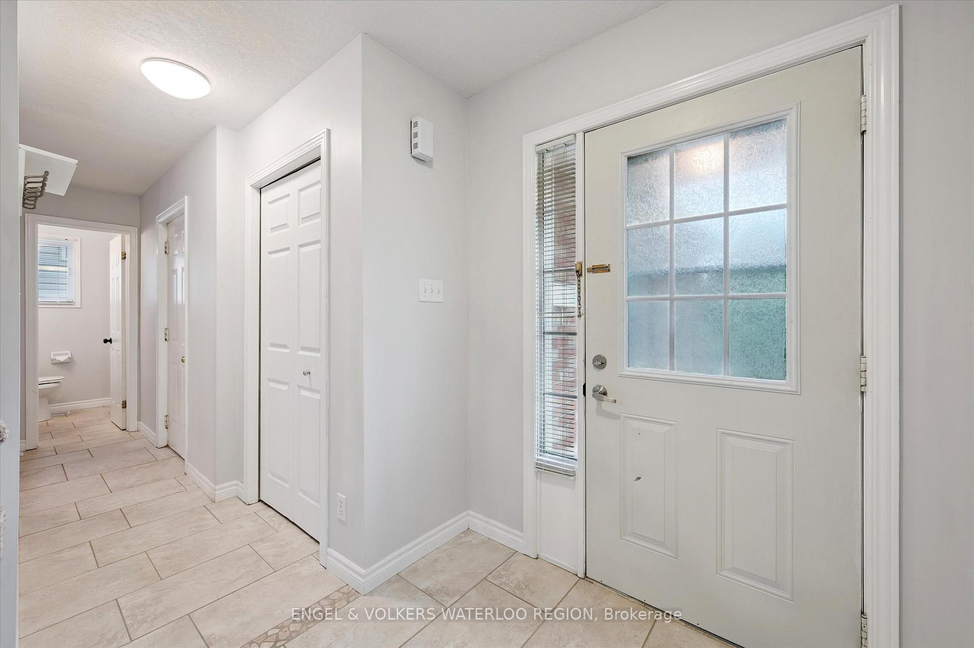 Photo 4 of 63 Gregg Court, Kitchener — HOMEH