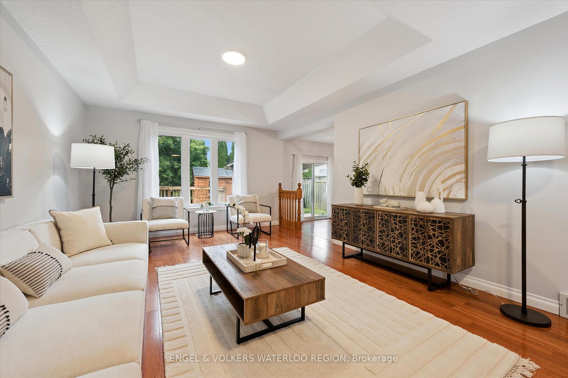 Photo 10 of 63 Gregg Court, Kitchener — HOMEH