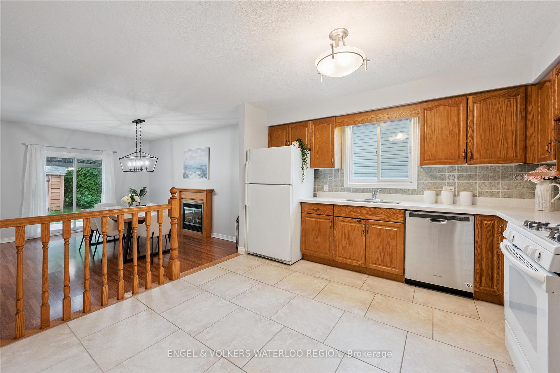 Photo 12 of 63 Gregg Court, Kitchener — HOMEH