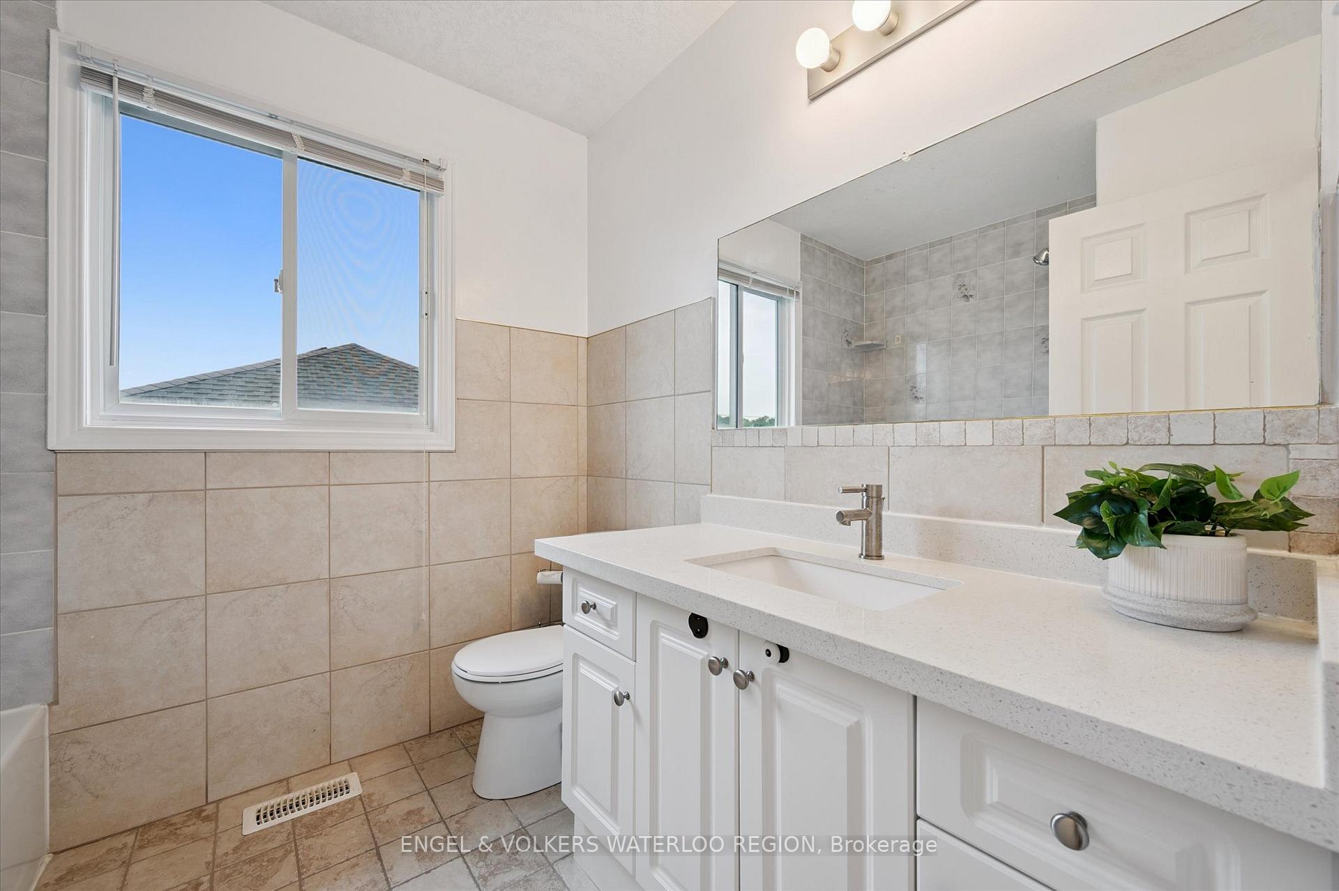 Photo 28 of 63 Gregg Court, Kitchener — HOMEH