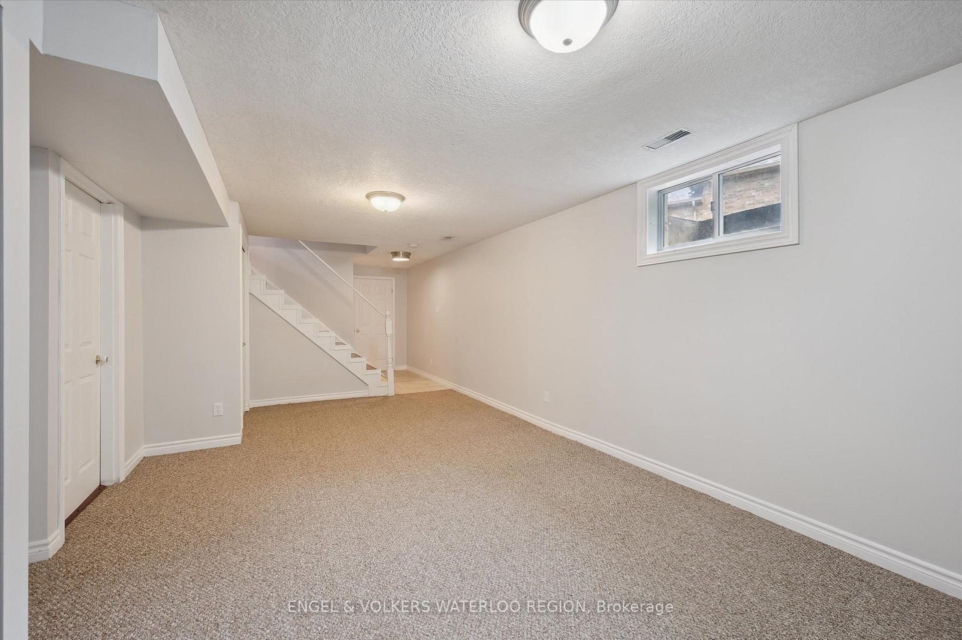 Photo 31 of 63 Gregg Court, Kitchener — HOMEH