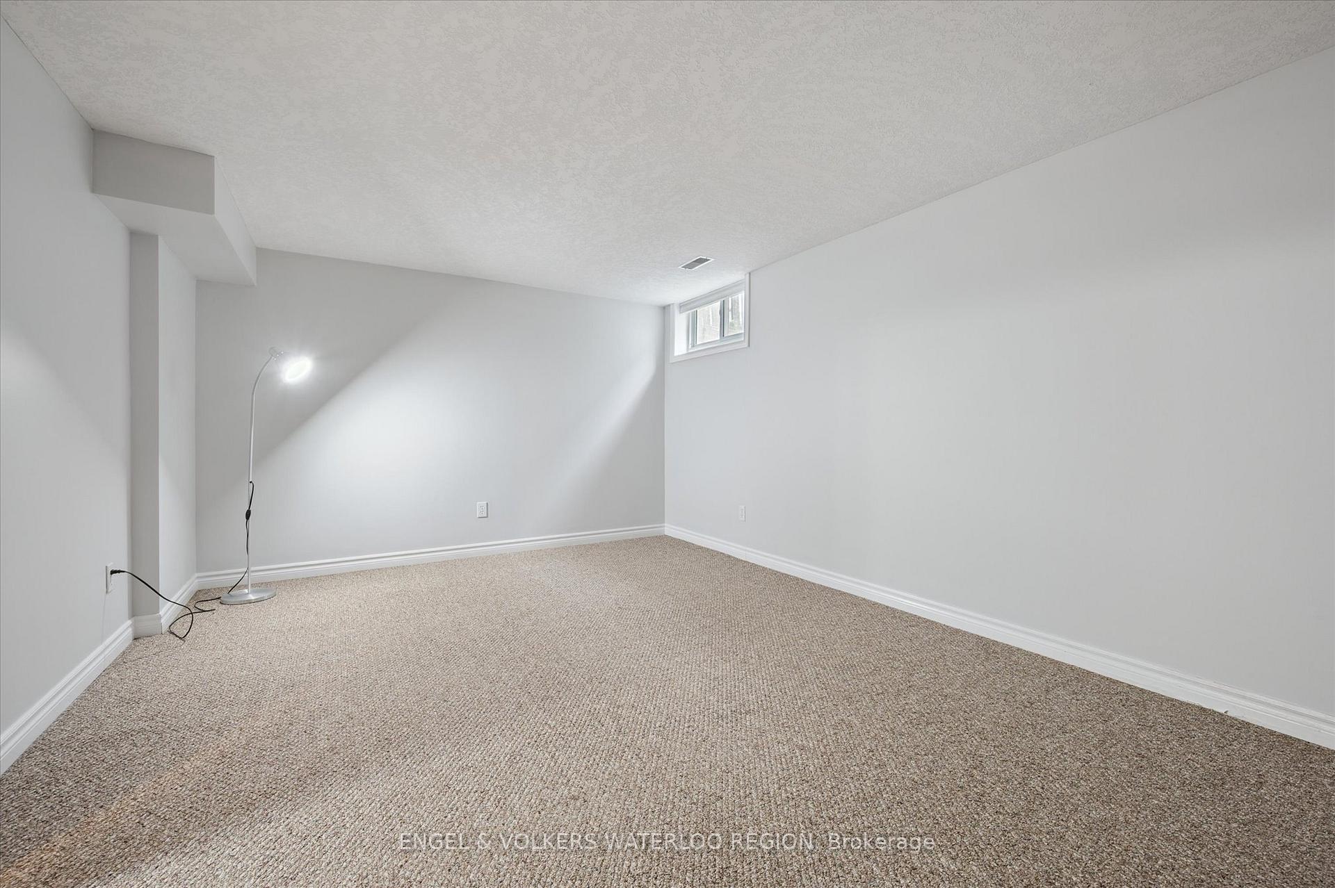 Photo 32 of 63 Gregg Court, Kitchener — HOMEH
