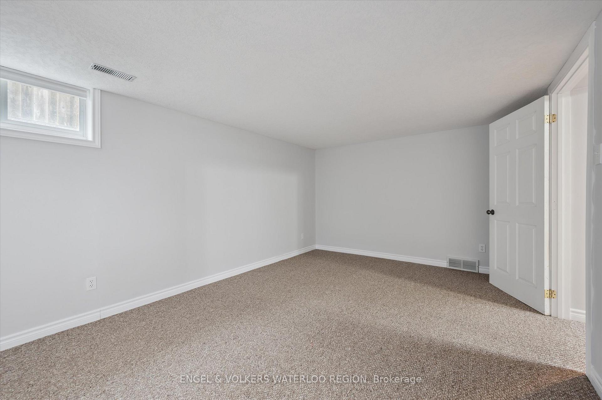 Photo 33 of 63 Gregg Court, Kitchener — HOMEH