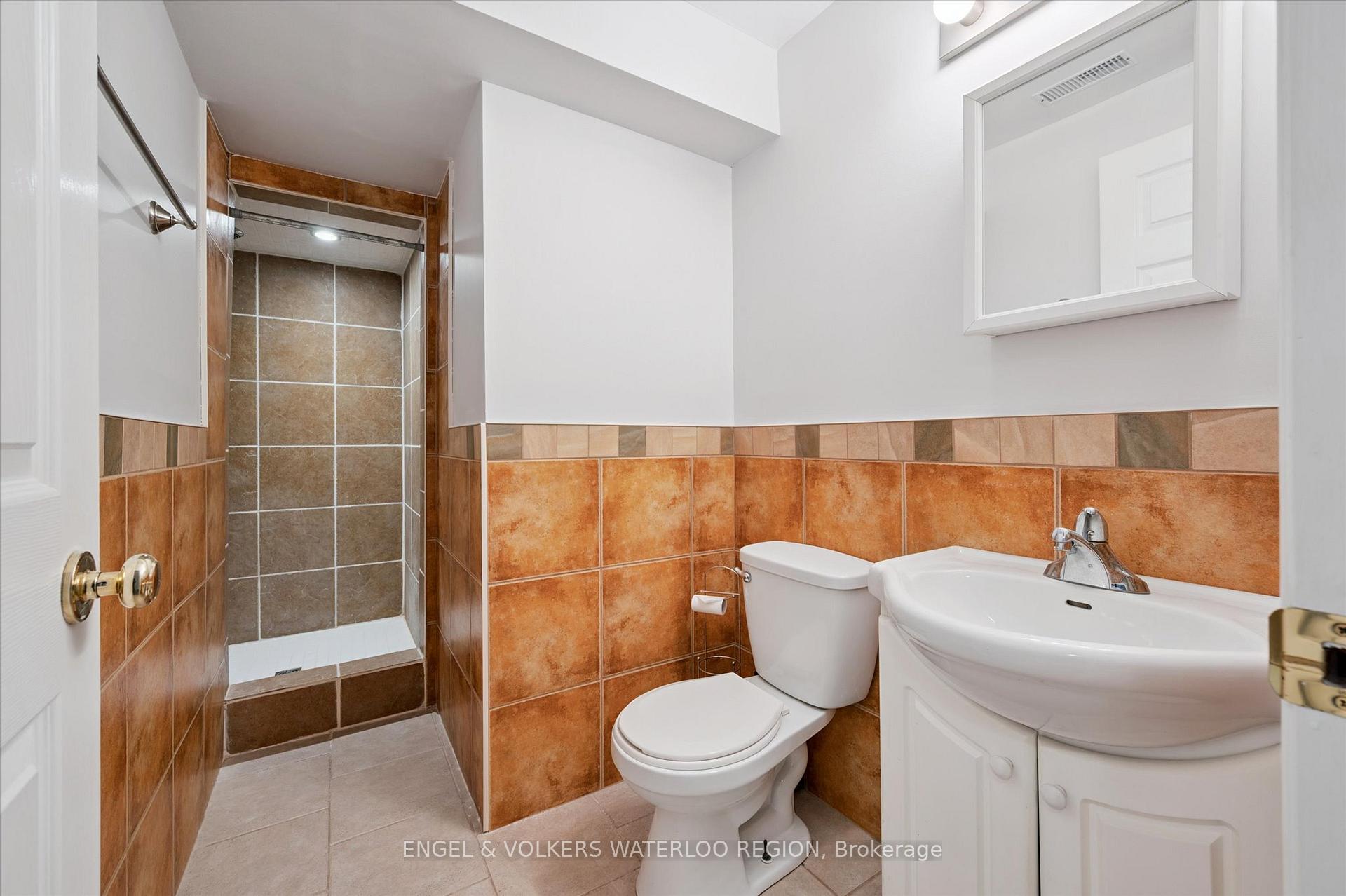 Photo 34 of 63 Gregg Court, Kitchener — HOMEH