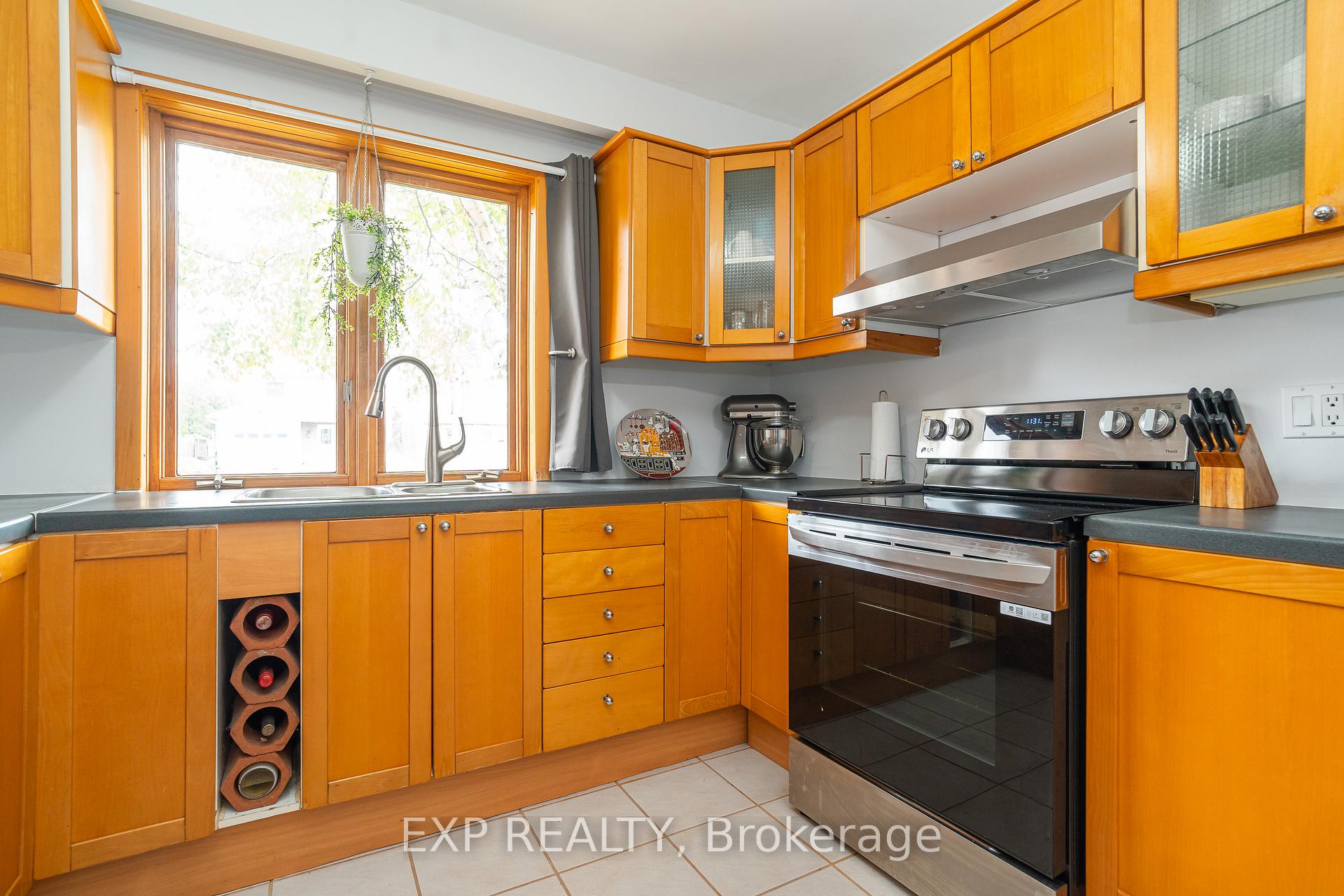 Photo 8 of 22 Rickey Place, Ottawa, Kanata - Glencairn/Hazeldean — HOMEH