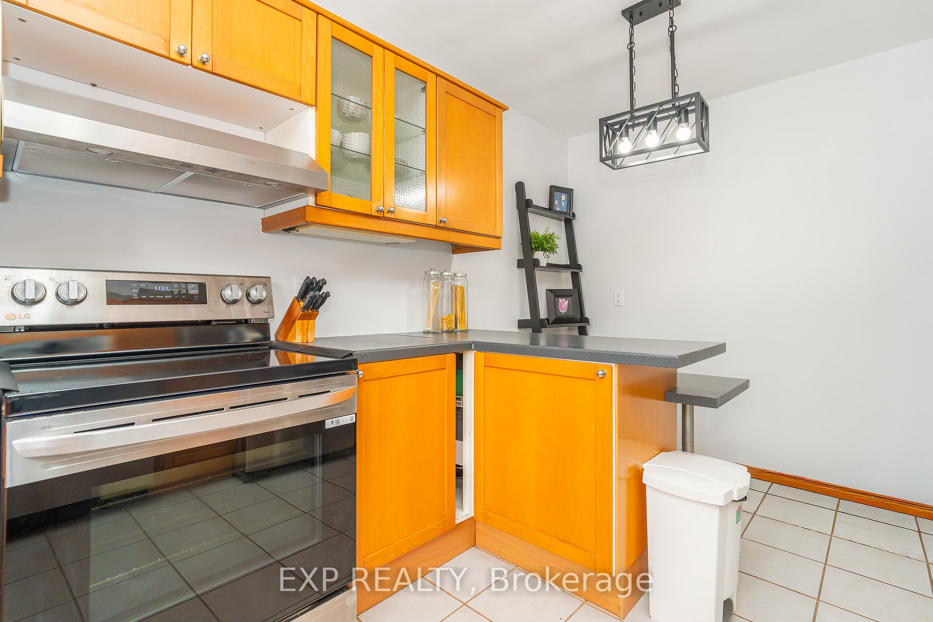 Photo 9 of 22 Rickey Place, Ottawa, Kanata - Glencairn/Hazeldean — HOMEH