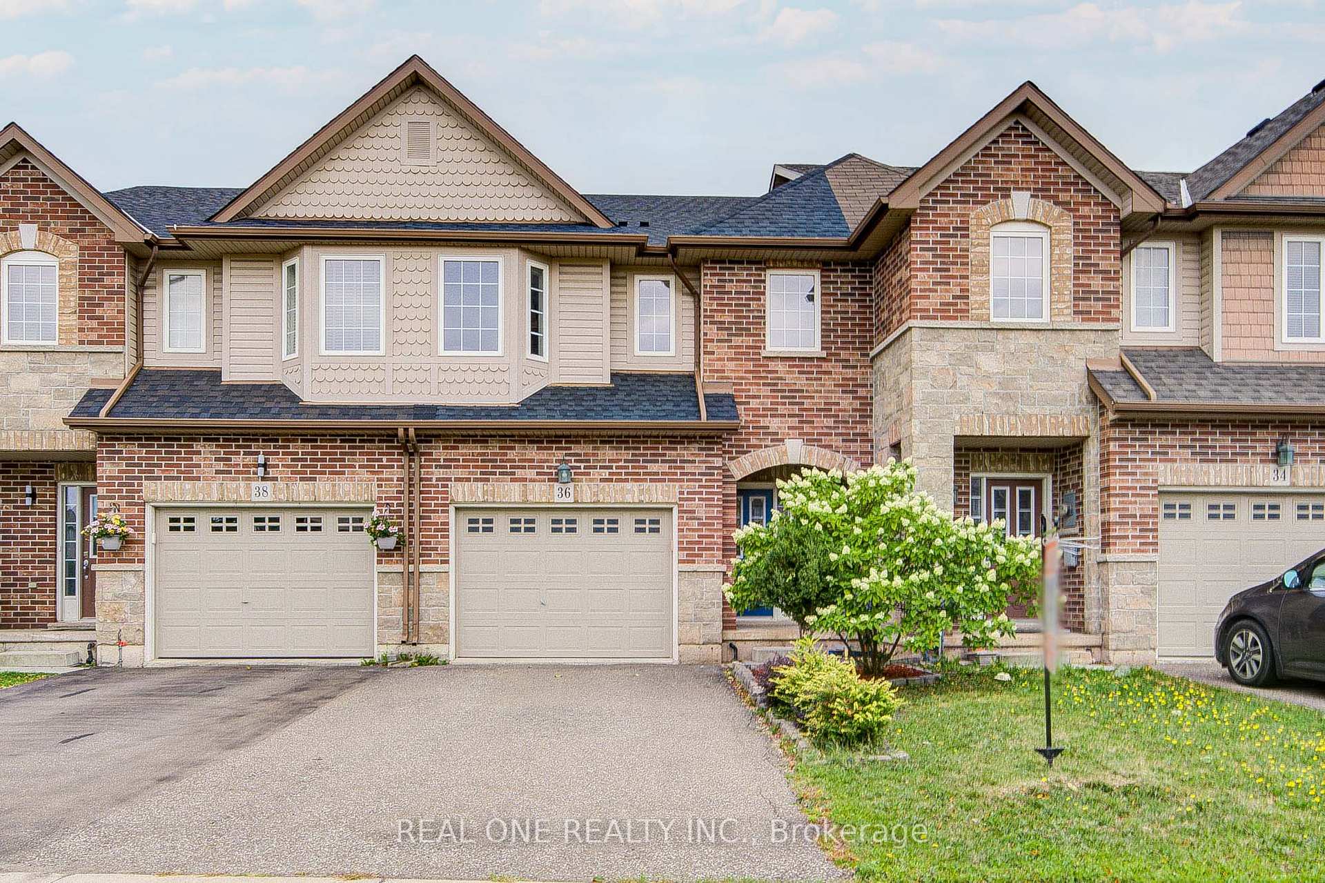 Photo 1 of 36 Palacebeach Trail, Hamilton, Lakeshore — HOMEH