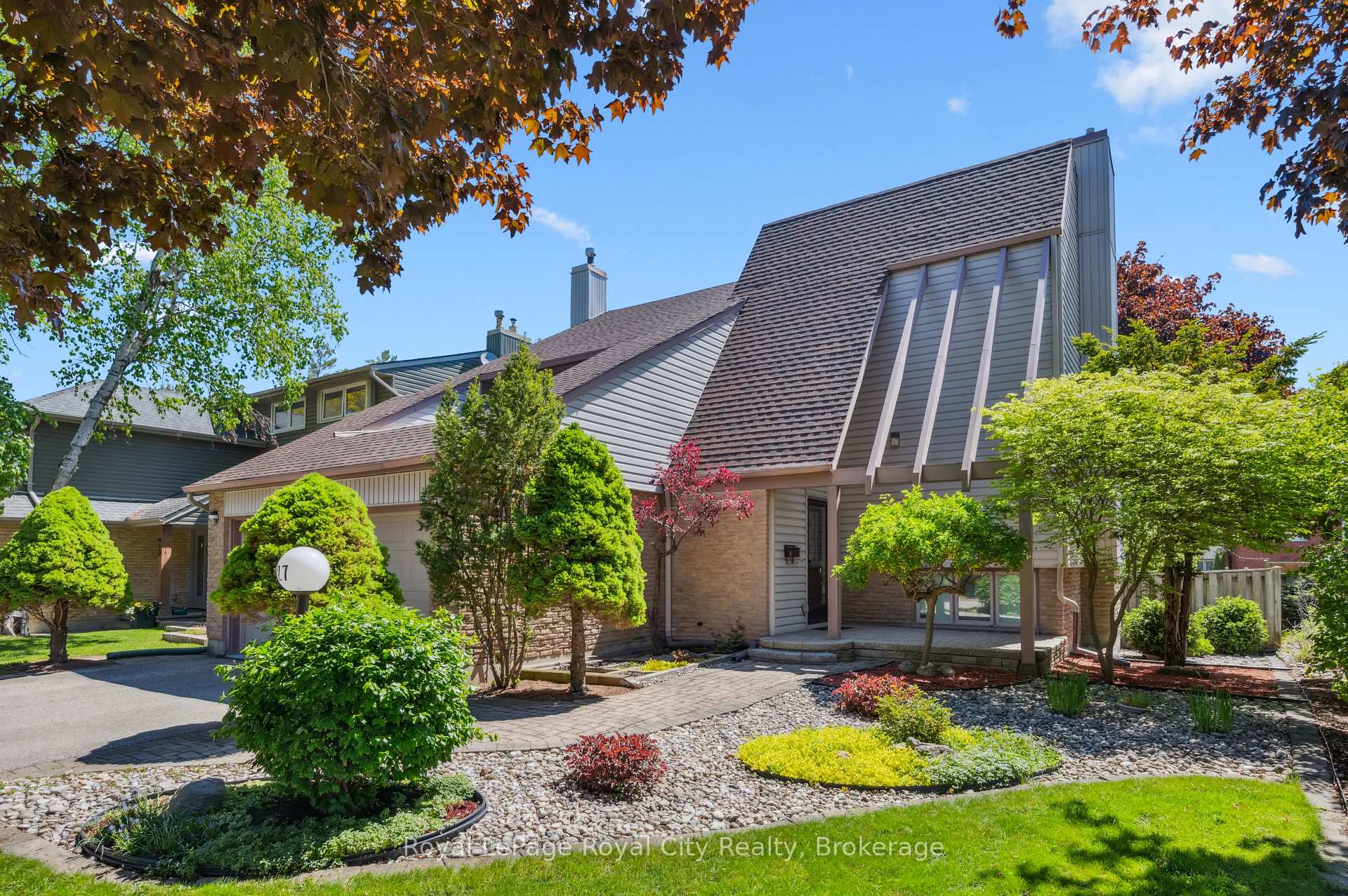 Photo 2 of 27 Shuh Avenue, Kitchener — HOMEH