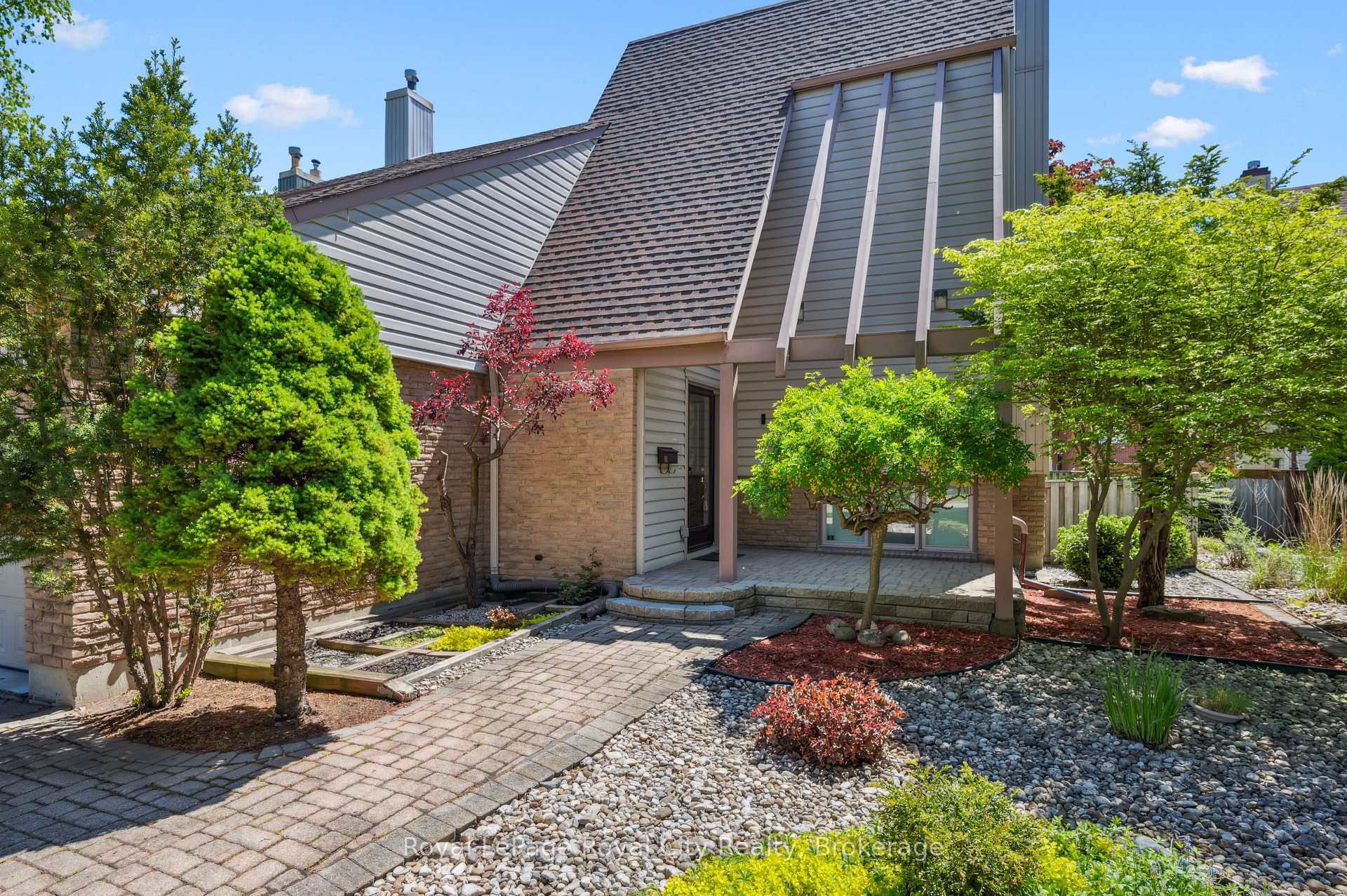 Photo 4 of 27 Shuh Avenue, Kitchener — HOMEH