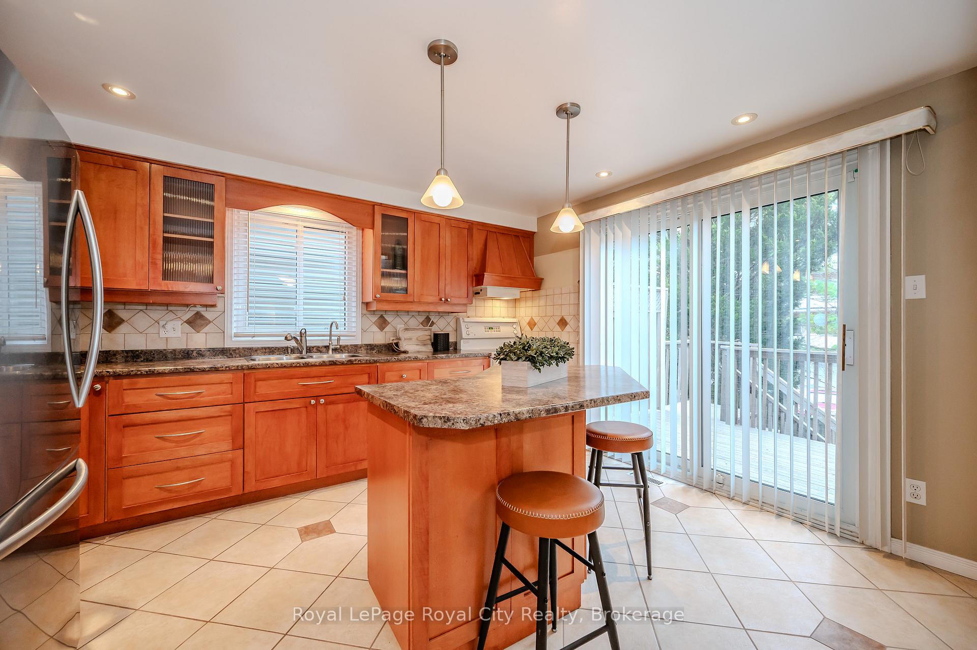 Photo 13 of 27 Shuh Avenue, Kitchener — HOMEH