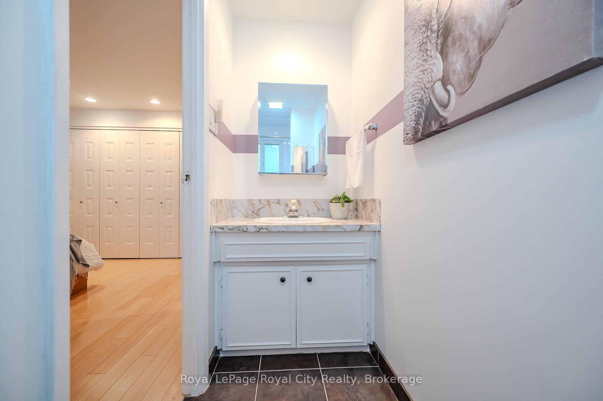 Photo 23 of 27 Shuh Avenue, Kitchener — HOMEH