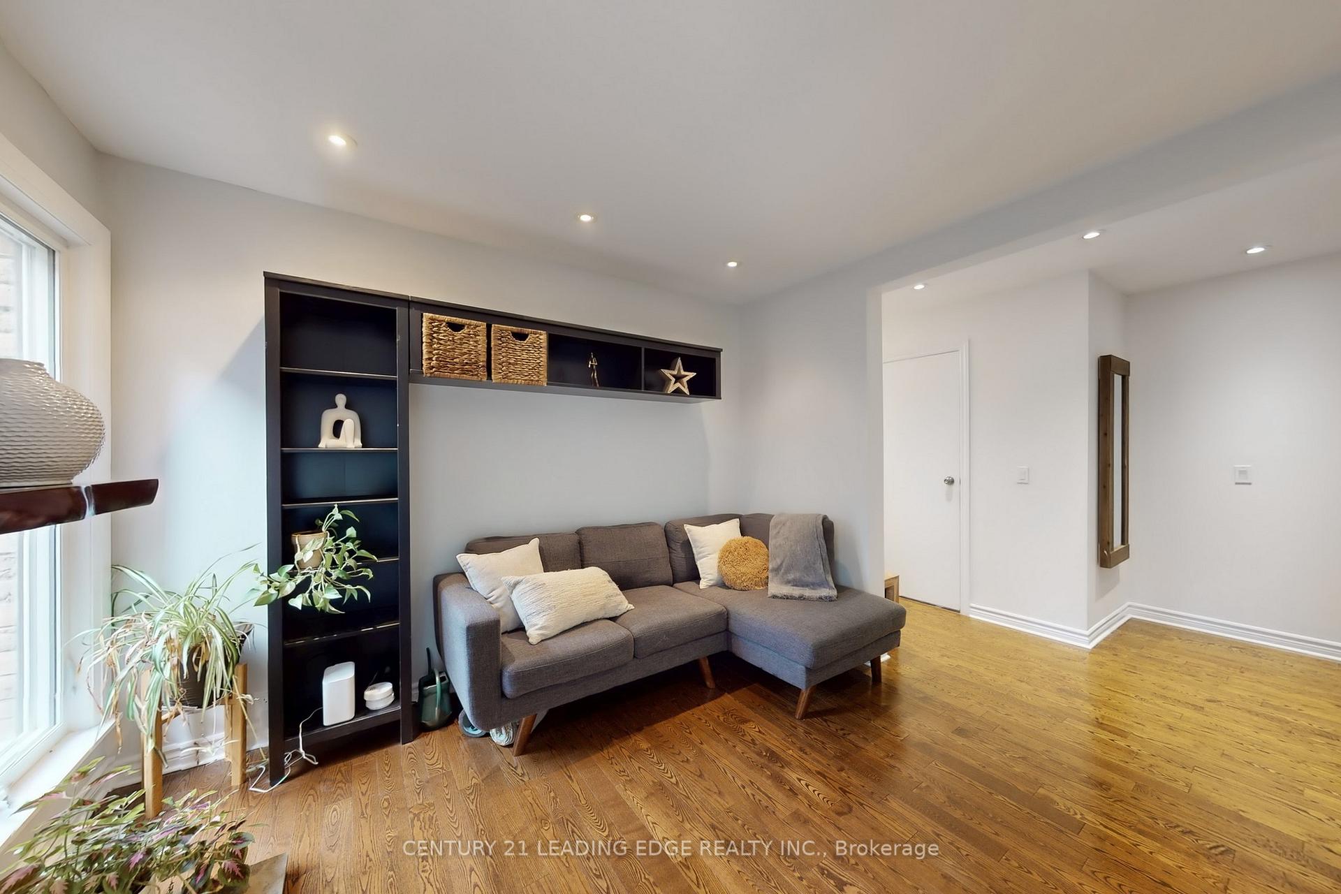 Photo 3 of 43 Karma Road, Markham, Markville — HOMEH