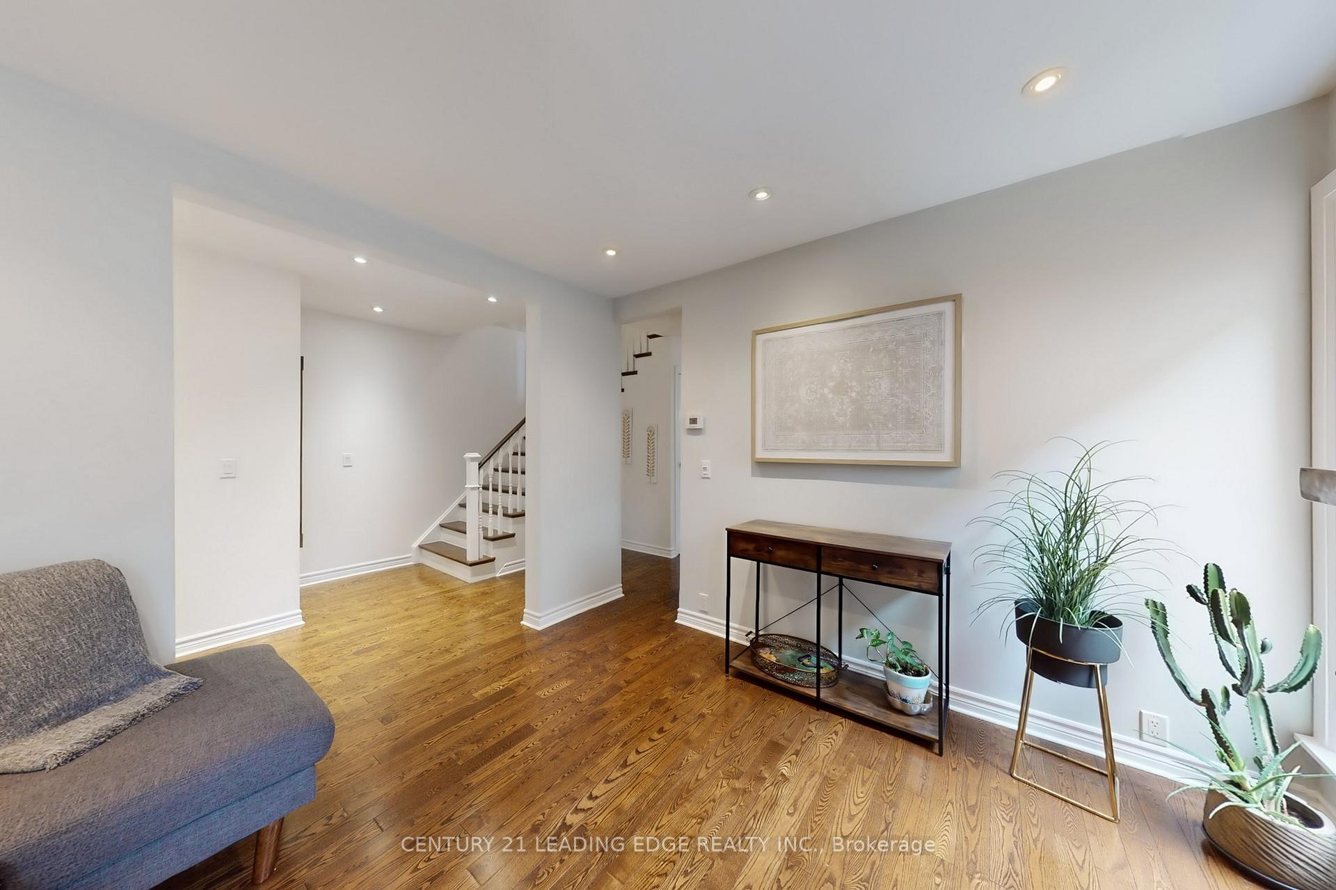 Photo 5 of 43 Karma Road, Markham, Markville — HOMEH