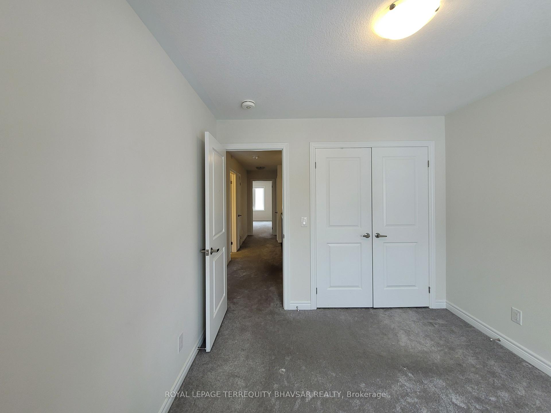 Photo 3 of 48 Reistwood Drive, Kitchener, Huron Park — HOMEH