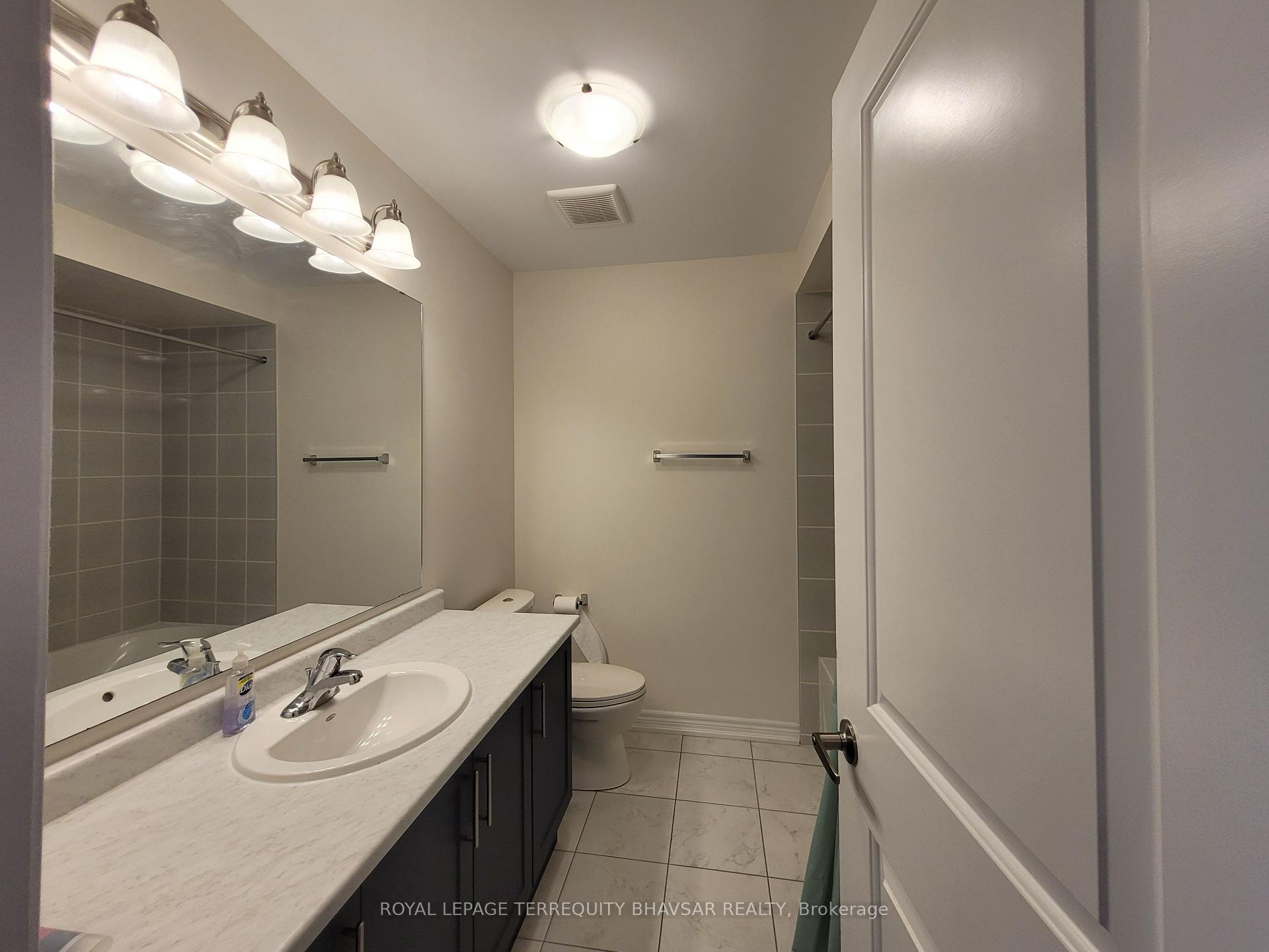 Photo 4 of 48 Reistwood Drive, Kitchener, Huron Park — HOMEH