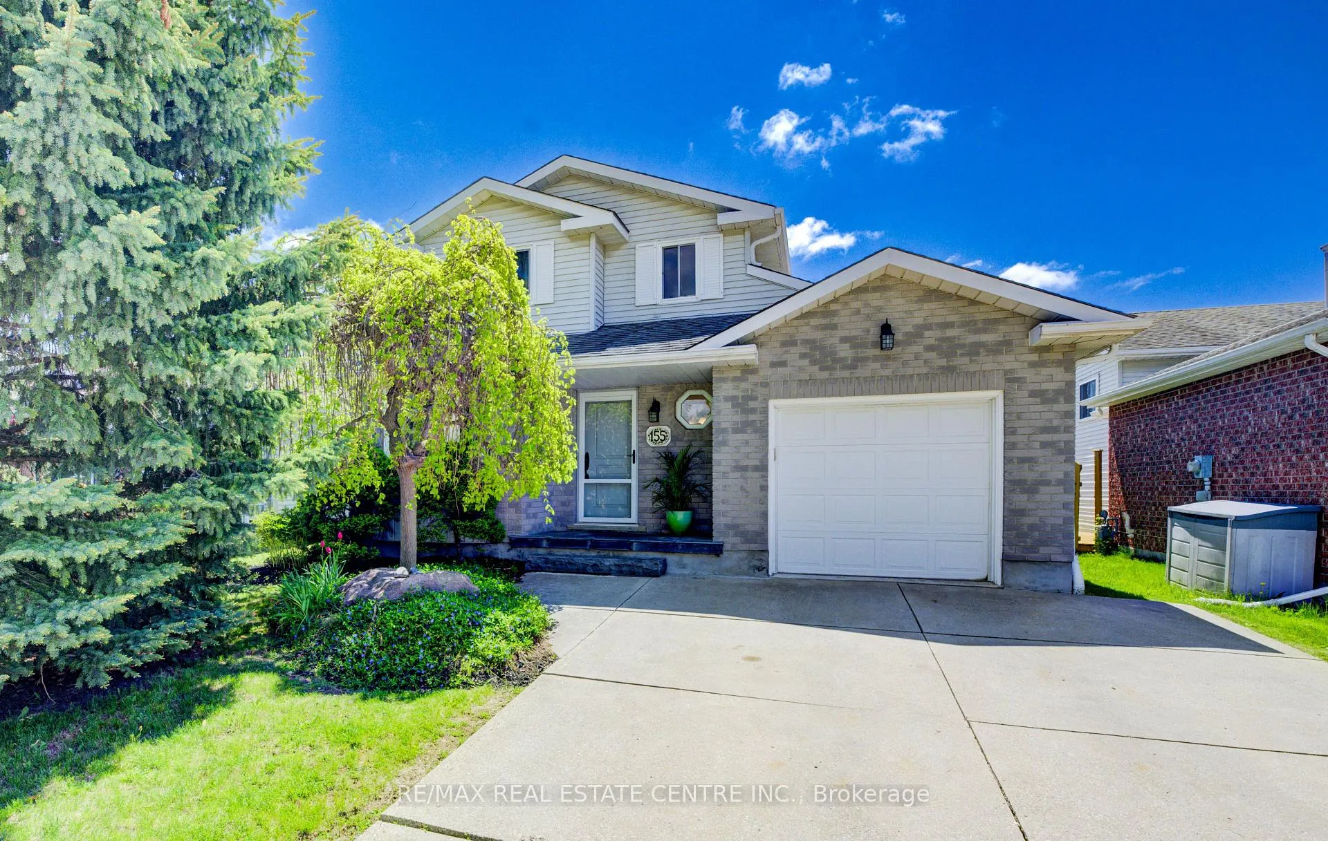 Photo 3 of 155 Bankside Drive, Kitchener — HOMEH