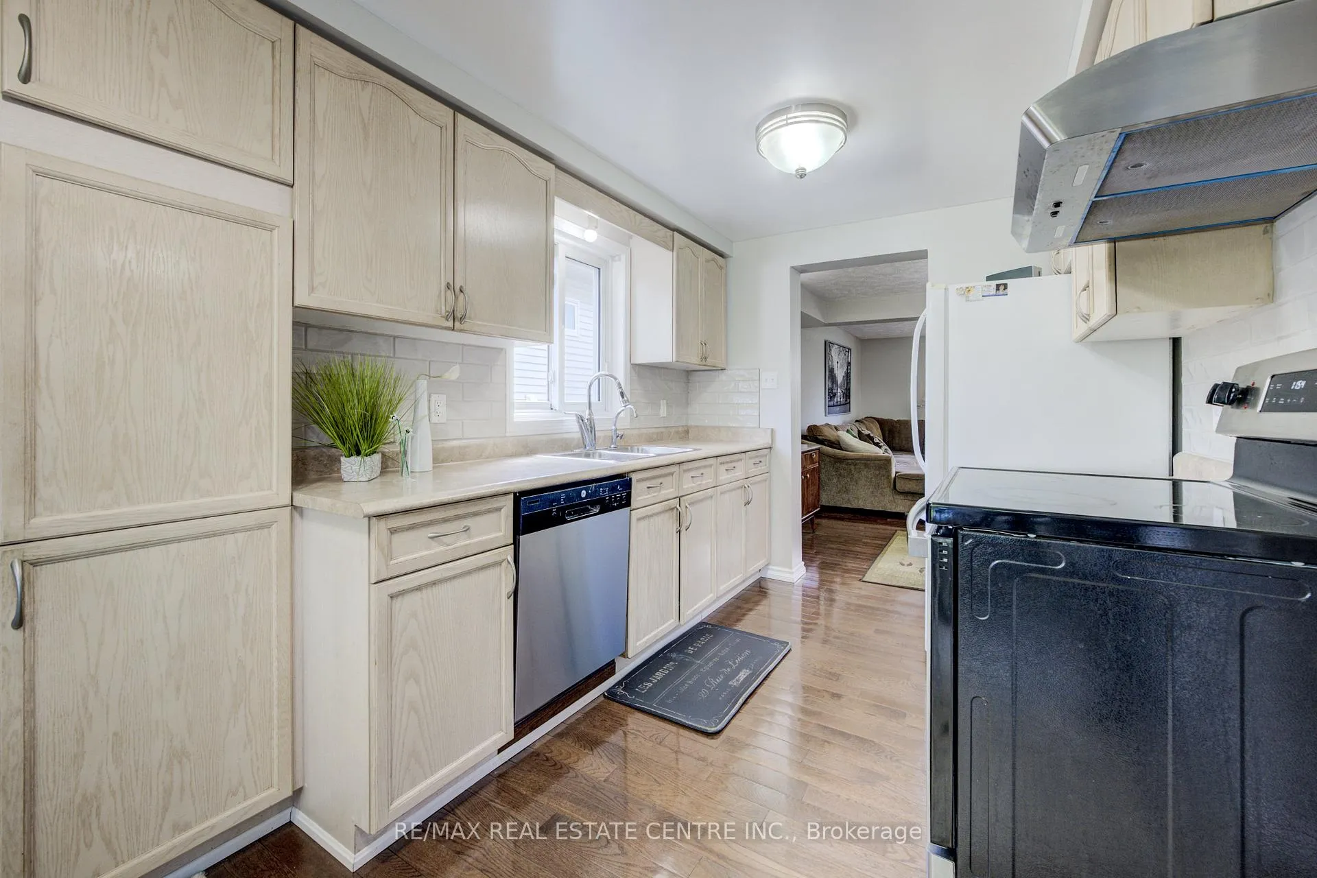 Photo 15 of 155 Bankside Drive, Kitchener — HOMEH