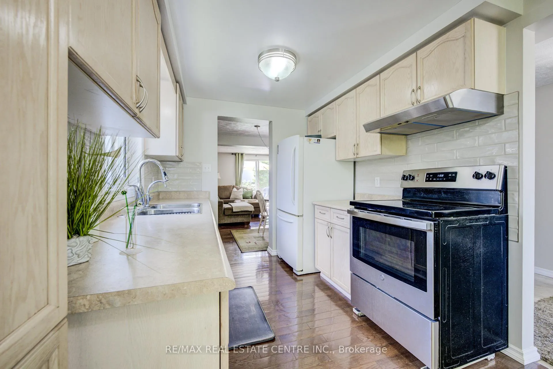 Photo 17 of 155 Bankside Drive, Kitchener — HOMEH