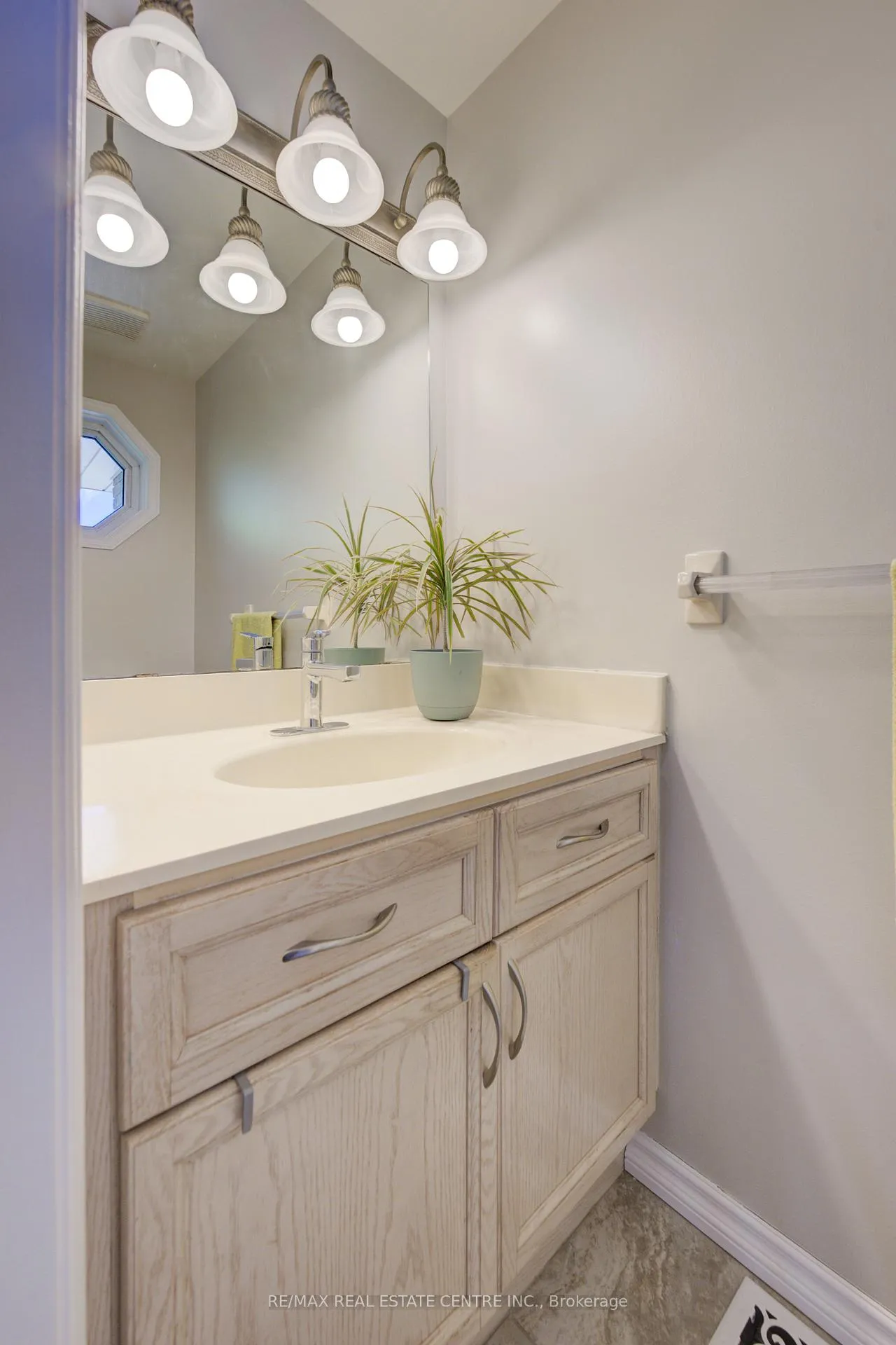 Photo 45 of 155 Bankside Drive, Kitchener — HOMEH