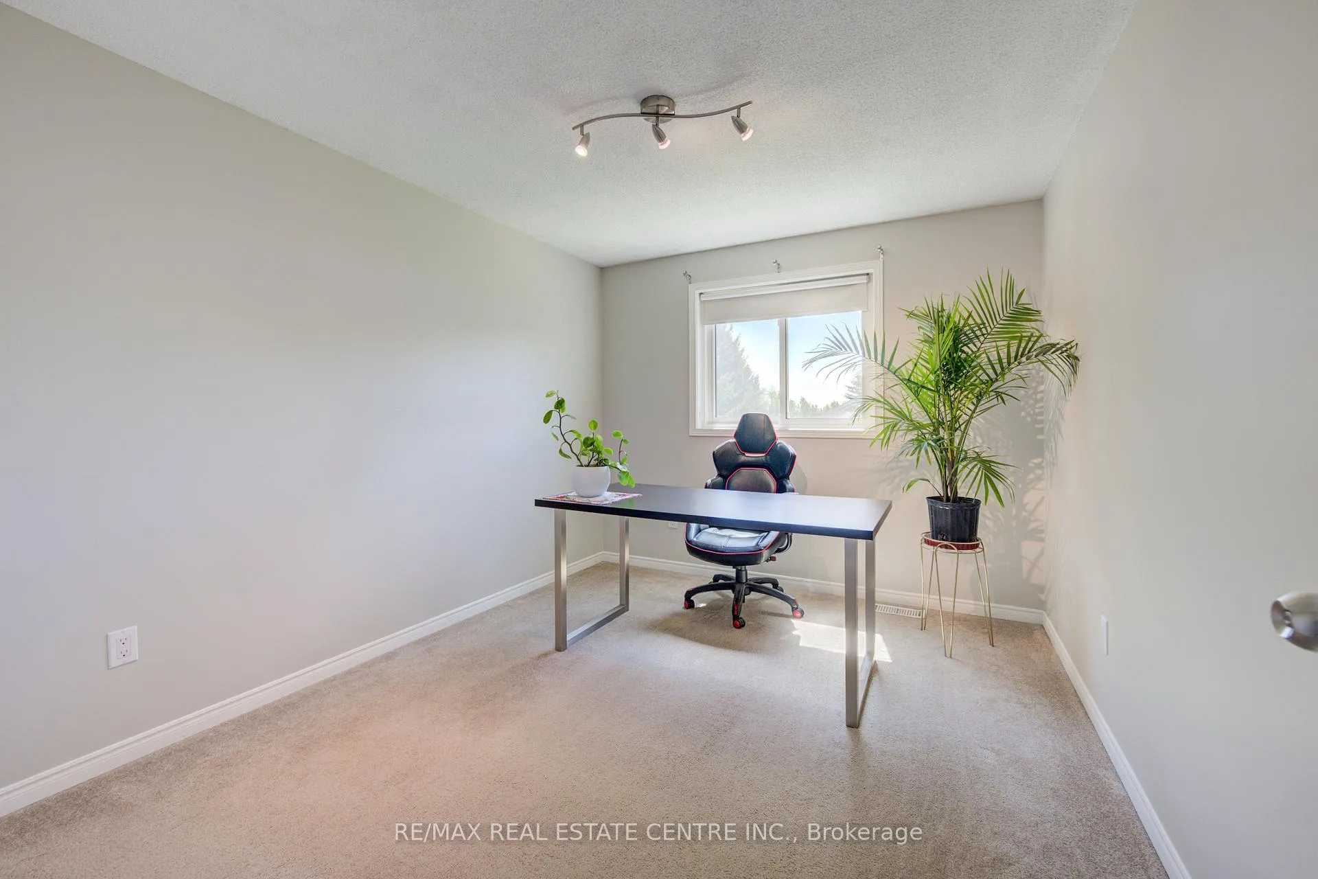 Photo 61 of 155 Bankside Drive, Kitchener — HOMEH