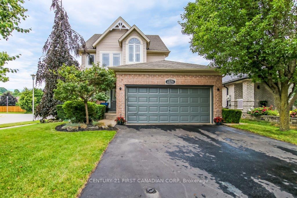 Front of 1275 Crosscreek Crescent