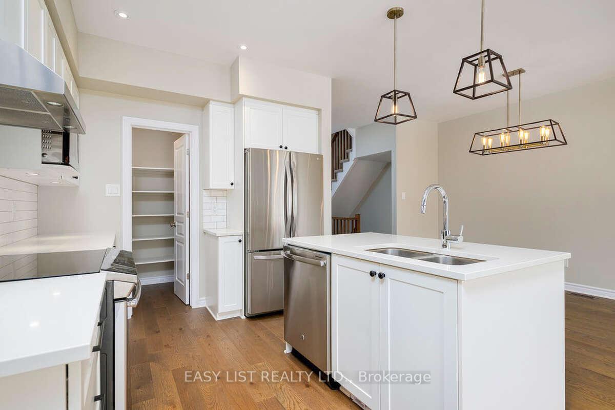 Photo 3 of 16 Plank Street, Ottawa, Kanata - Emerald Meadows/Trailwest — HOMEH