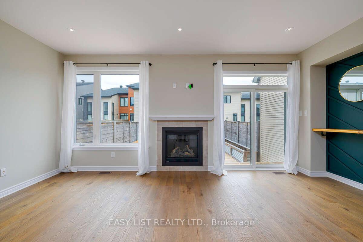 Photo 5 of 16 Plank Street, Ottawa, Kanata - Emerald Meadows/Trailwest — HOMEH