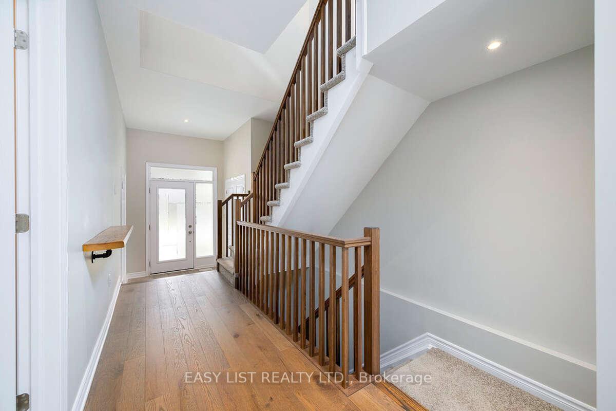 Photo 6 of 16 Plank Street, Ottawa, Kanata - Emerald Meadows/Trailwest — HOMEH