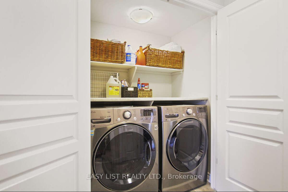 Photo 10 of 16 Plank Street, Ottawa, Kanata - Emerald Meadows/Trailwest — HOMEH