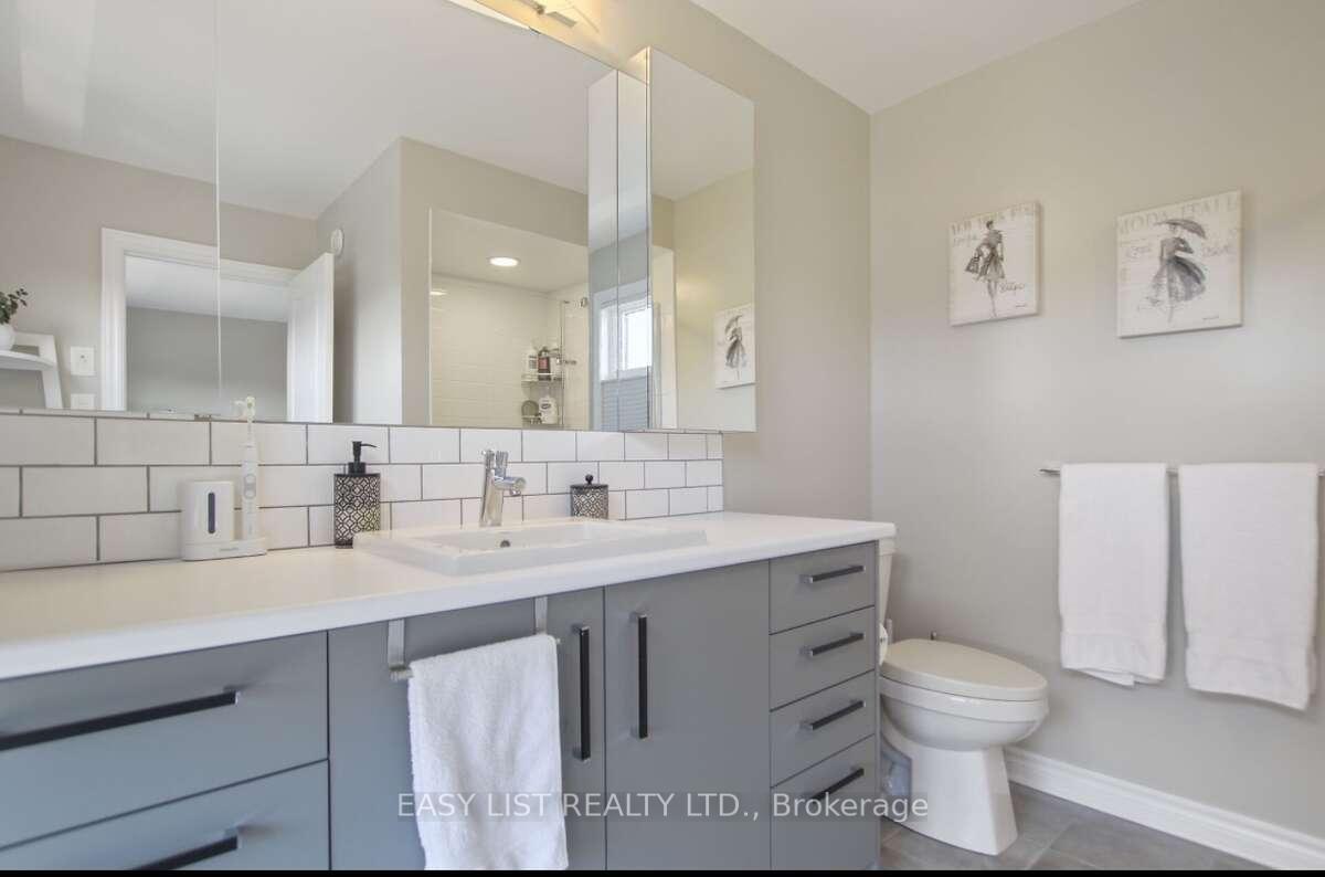 Photo 12 of 16 Plank Street, Ottawa, Kanata - Emerald Meadows/Trailwest — HOMEH