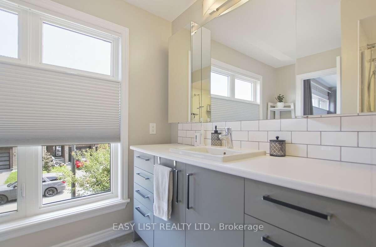Photo 13 of 16 Plank Street, Ottawa, Kanata - Emerald Meadows/Trailwest — HOMEH
