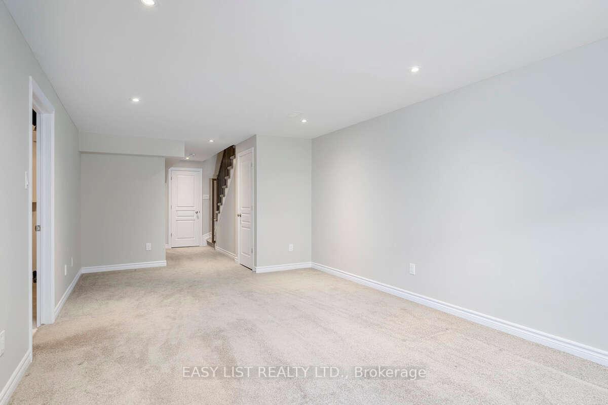 Photo 16 of 16 Plank Street, Ottawa, Kanata - Emerald Meadows/Trailwest — HOMEH
