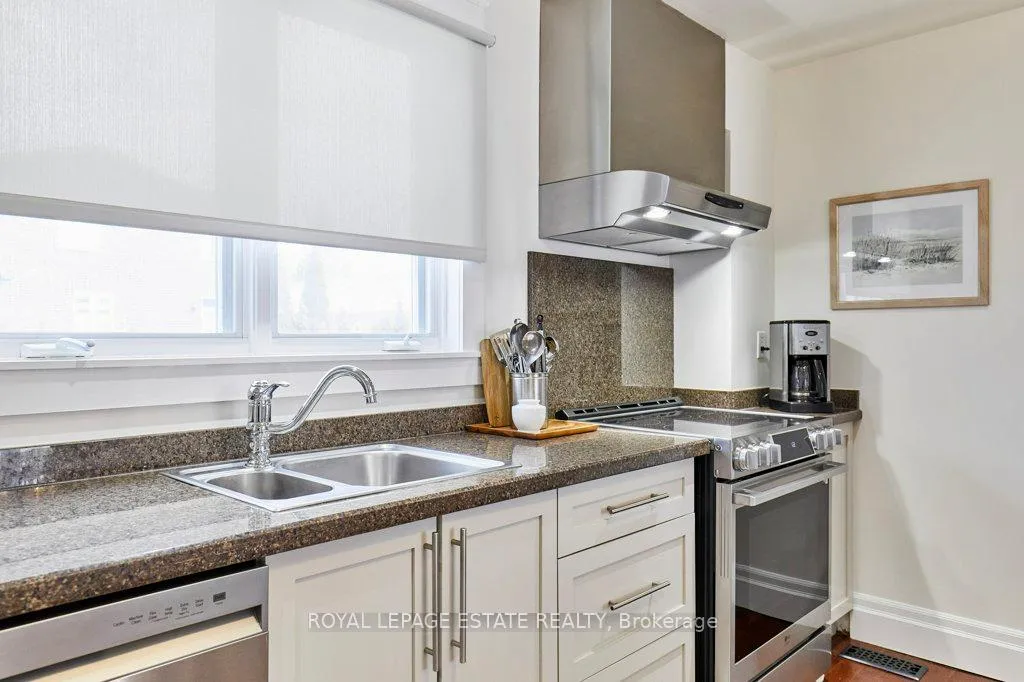 Photo 8 of 15 Squires Avenue, Toronto, O'Connor-Parkview — HOMEH