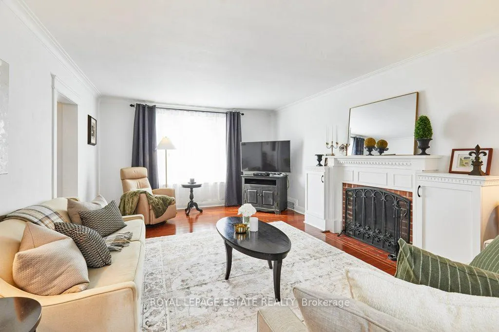 Photo 11 of 15 Squires Avenue, Toronto, O'Connor-Parkview — HOMEH