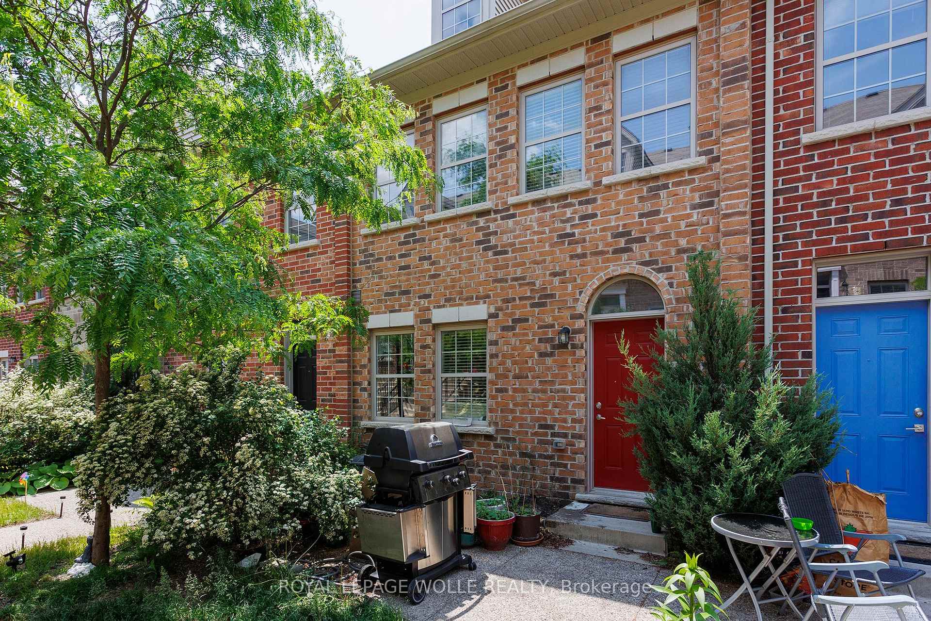 Photo 1 of 8 Beatrice Lane, Kitchener — HOMEH