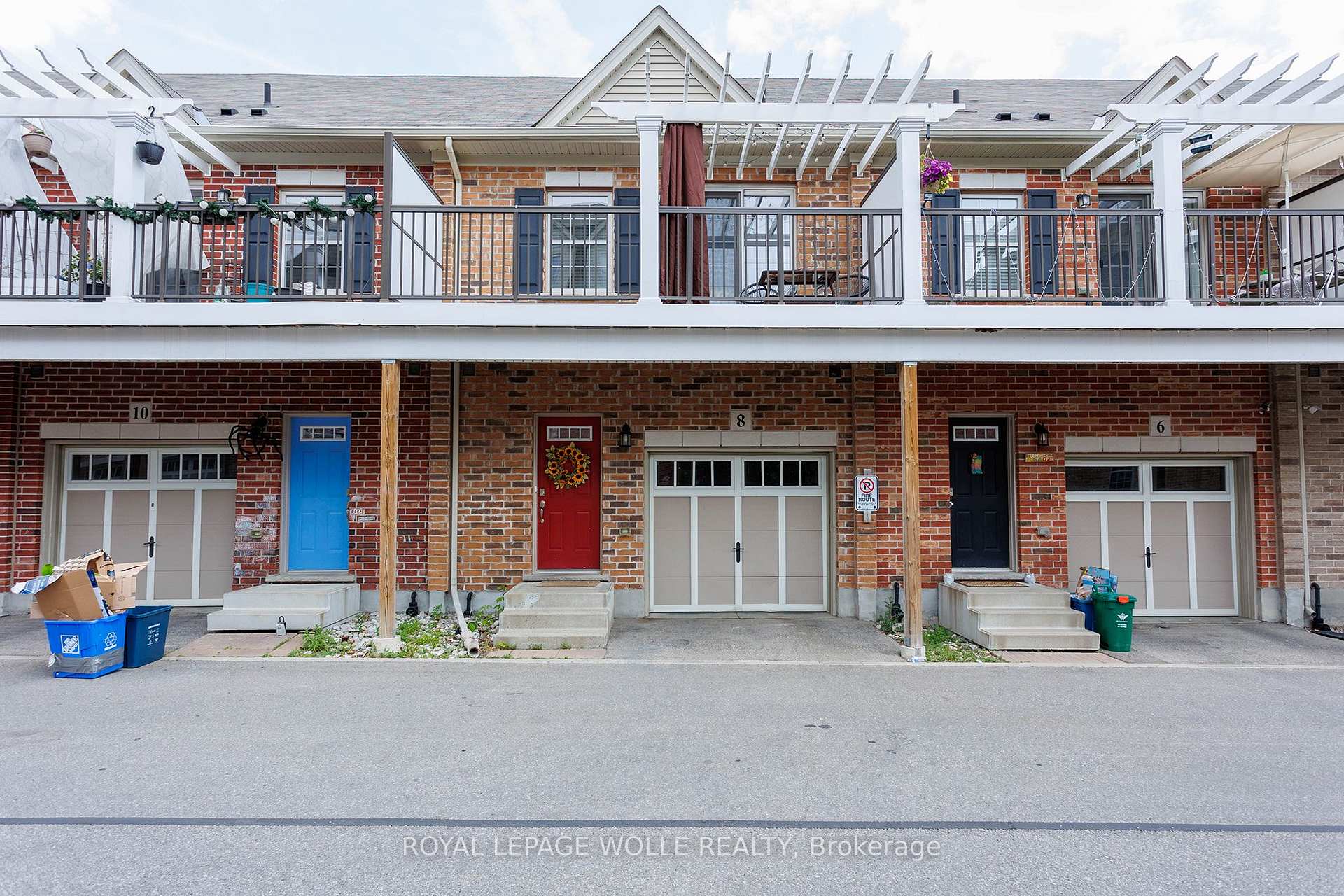 Photo 2 of 8 Beatrice Lane, Kitchener — HOMEH