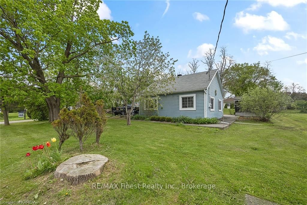 Photo 5 of 5567 Bath Road, Loyalist, Lennox and Addington - South — HOMEH
