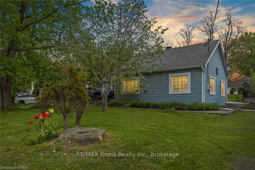 Photo 1 of 5567 Bath Road, Loyalist, Lennox and Addington - South — HOMEH
