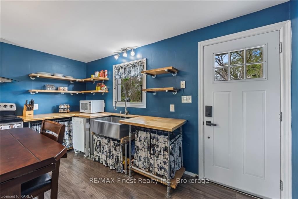 Photo 17 of 5567 Bath Road, Loyalist, Lennox and Addington - South — HOMEH
