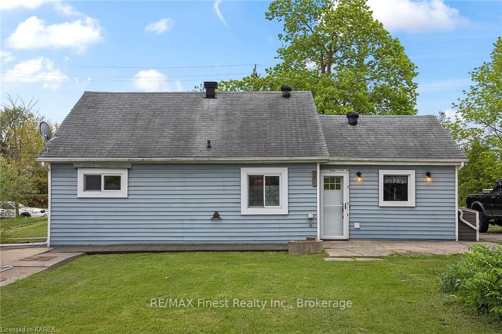 Photo 13 of 5567 Bath Road, Loyalist, Lennox and Addington - South — HOMEH